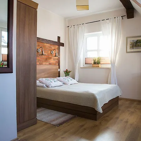 לינה וארוחת בוקר Mistral אוסטקה