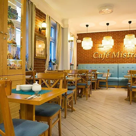 לינה וארוחת בוקר Mistral אוסטקה