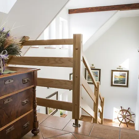 לינה וארוחת בוקר Mistral 3*